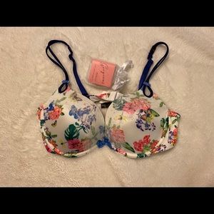 Victoria Secrets Gorgeous Push Up Bra